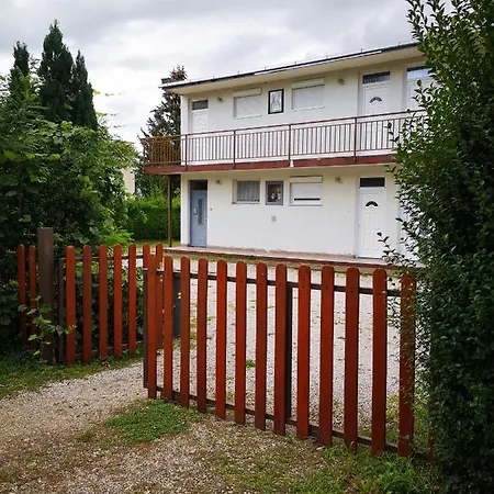 Dorka Apartment *